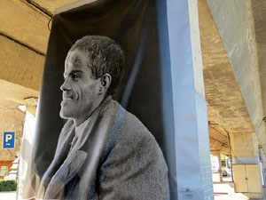 Festival MOT 2016. Exposici&oacute; Vides miN&Uacute;Scules al viaducte del tren