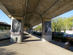 Festival MOT 2016. Exposici&oacute; Vides miN&Uacute;Scules al viaducte del tren