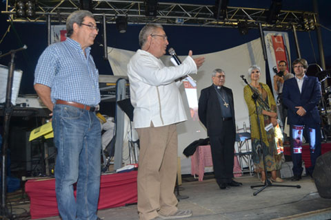 Un moment del pregó amb Eduard Herrero, Ramon Macaya, Josep Maria Soler, Núria Terés i l'alcalde de Girona Carles Puigdemont