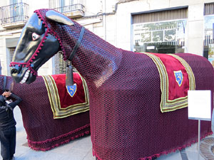 Festes de Primavera de Girona 2016. Cercavila de mulasses amb la Mula Baba i les Mulasses de Vilanova i la Geltrú