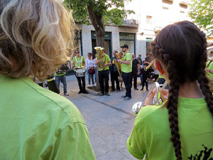 Festes de Primavera de Girona 2016. Cercavila de mulasses amb la Mula Baba i les Mulasses de Vilanova i la Geltrú