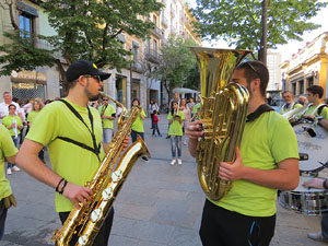 Festes de Primavera de Girona 2016. Cercavila de mulasses amb la Mula Baba i les Mulasses de Vilanova i la Geltrú