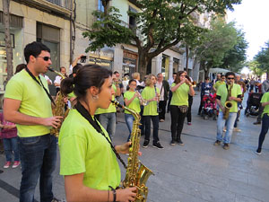 Festes de Primavera de Girona 2016. Cercavila de mulasses amb la Mula Baba i les Mulasses de Vilanova i la Geltrú