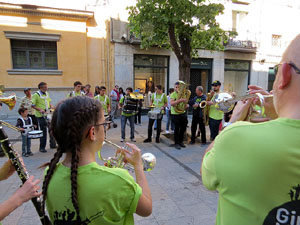 Festes de Primavera de Girona 2016. Cercavila de mulasses amb la Mula Baba i les Mulasses de Vilanova i la Geltrú