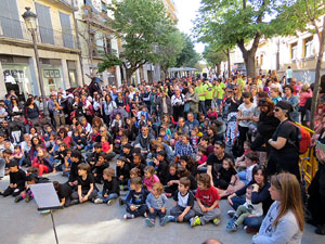 Festes de Primavera de Girona 2016. Cercavila de mulasses amb la Mula Baba i les Mulasses de Vilanova i la Geltrú