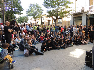 Festes de Primavera de Girona 2016. Cercavila de mulasses amb la Mula Baba i les Mulasses de Vilanova i la Geltrú