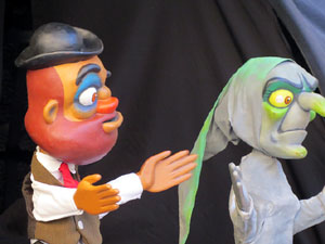 Festes de Primavera de Girona 2016. Cercavila de mulasses amb la Mula Baba i les Mulasses de Vilanova i la Geltrú