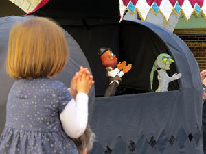Festes de Primavera de Girona 2016. Cercavila de mulasses amb la Mula Baba i les Mulasses de Vilanova i la Geltrú