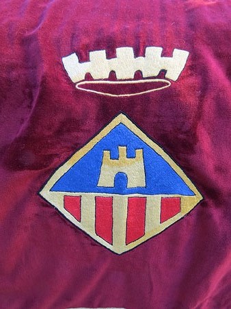 Escut de Vilanova i la Geltrú a la gualdrapa de les Mulasses