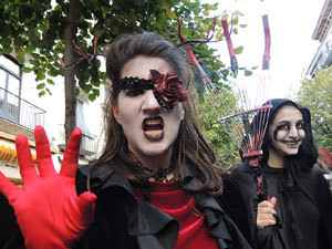 Festival de Llucifers i Satanassos. Celebraci&oacute; de 35 anys de Pastorets a Girona