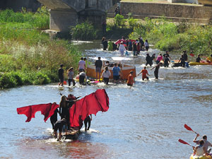 Fires 2015. Quarta baixada d'andr&ograve;mines per l'Onyar