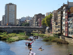 Fires 2015. Quarta baixada d'andr&ograve;mines per l'Onyar