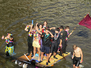 Fires 2015. Quarta baixada d'andr&ograve;mines per l'Onyar