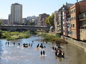 Fires 2015. Quarta baixada d'andr&ograve;mines per l'Onyar