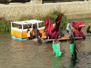 Fires 2015. Quarta baixada d'andr&ograve;mines per l'Onyar
