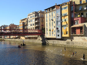 Fires 2015. Quarta baixada d'andr&ograve;mines per l'Onyar