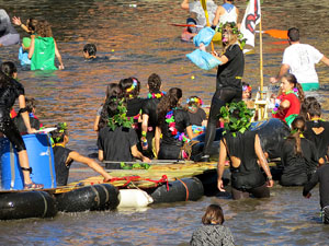 Fires 2015. Quarta baixada d'andr&ograve;mines per l'Onyar