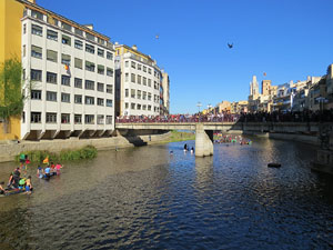 Fires 2015. Quarta baixada d'andr&ograve;mines per l'Onyar