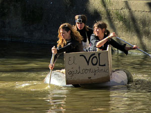 Fires 2015. Quarta baixada d'andr&ograve;mines per l'Onyar