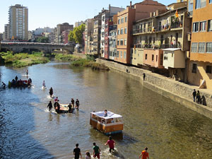 Fires 2015. Quarta baixada d'andr&ograve;mines per l'Onyar