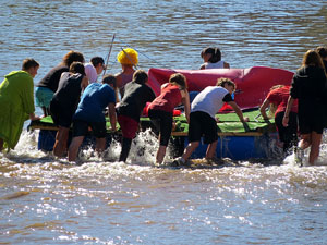 Fires 2015. Quarta baixada d'andr&ograve;mines per l'Onyar