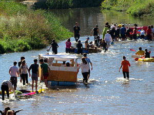 Fires 2015. Quarta baixada d'andr&ograve;mines per l'Onyar