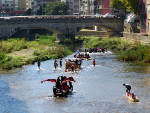 Fires 2015. Quarta baixada d'andr&ograve;mines per l'Onyar
