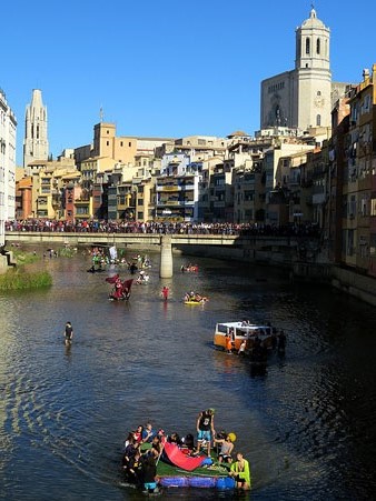 Les andròmines passant pel Pont de Sant Agustí
