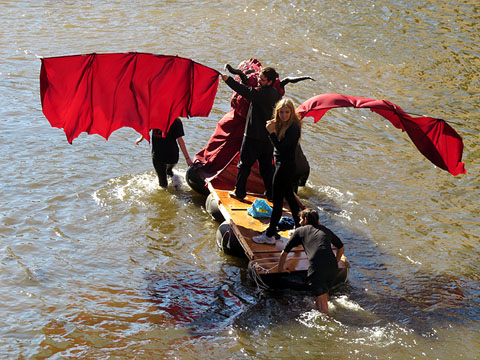 Andròmina parodia dels dracs de Joc de Trons