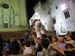 Fires 2015. Assaig de pilar de 4 a les escales de la Catedral pels Marrecs de Salt