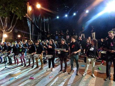 Actuació musical a la plaça de Sant Feliu