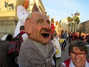 Fires 2015. Cercavila d'inici de Fires amb Fal·lera Gironina, els gegants de Santa Eugènia, els gegants de l'Esquerra del Ter, la Mula Baba i la Girona Marxing Band