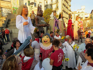 Fires 2015. Cercavila d'inici de Fires amb Fal·lera Gironina, els gegants de Santa Eugènia, els gegants de l'Esquerra del Ter, la Mula Baba i la Girona Marxing Band