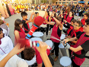 Fires 2015. Cercavila d'inici de Fires amb Fal·lera Gironina, els gegants de Santa Eugènia, els gegants de l'Esquerra del Ter, la Mula Baba i la Girona Marxing Band