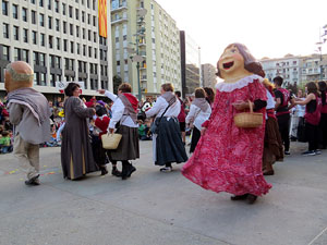 Fires 2015. Cercavila d'inici de Fires amb Fal·lera Gironina, els gegants de Santa Eugènia, els gegants de l'Esquerra del Ter, la Mula Baba i la Girona Marxing Band