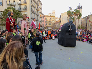 Fires 2015. Cercavila d'inici de Fires amb Fal·lera Gironina, els gegants de Santa Eugènia, els gegants de l'Esquerra del Ter, la Mula Baba i la Girona Marxing Band