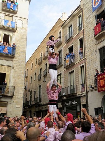 Entrada a la plaça del pilar dels Minyons de Terrassa