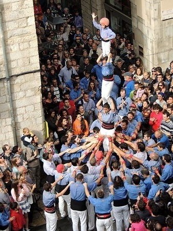 Entrada a la plaça del pilar dels Marrecs de Salt