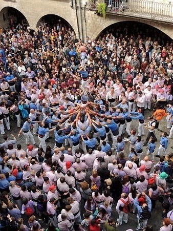 Entrada a la plaça del pilar dels Marrecs de Salt