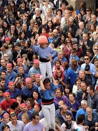 Entrada a la plaça del pilar dels Marrecs de Salt