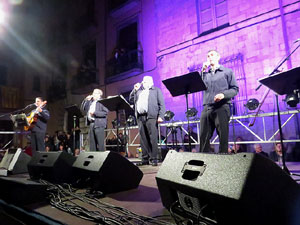 Fires 2015. Cantada d'Havaneres pel grup Terra Endins a les escales de la Catedral