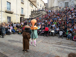 Fires 2015. Passejada pel Barri Vell amb els capgrossos de Girona