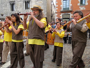 Fires 2015. Passejada pel Barri Vell amb els capgrossos de Girona