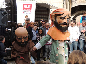 Fires 2015. Passejada pel Barri Vell amb els capgrossos de Girona