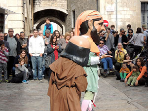 Fires 2015. Passejada pel Barri Vell amb els capgrossos de Girona