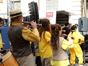 Fires 2015. Passejada pel Barri Vell amb els capgrossos de Girona