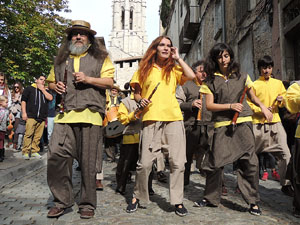 Fires 2015. Passejada pel Barri Vell amb els capgrossos de Girona
