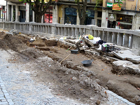 Excavació a la zona de localització de les sitges