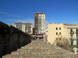 Itinerari de la Muralla. La torre i el portal dels Socors