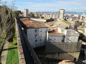 Itinerari de la Muralla. La torre i el portal dels Socors